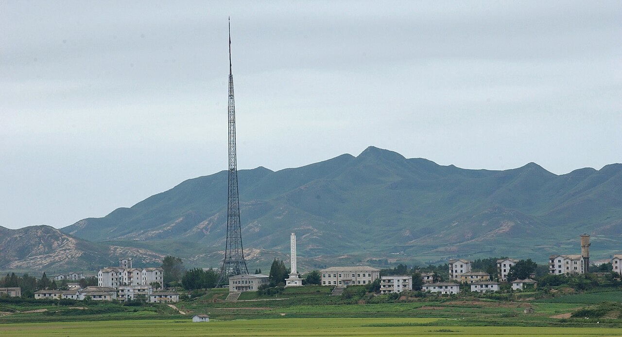 풍선과 전파로 흔드는 접경 — 보이지 않는 도발의 시대